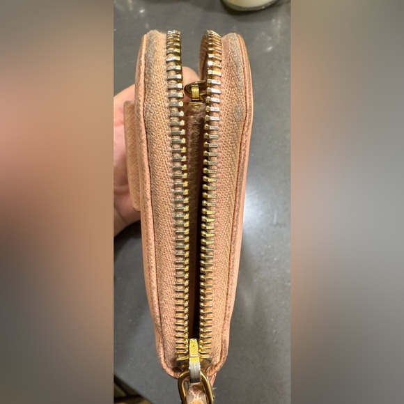 GUC Light Pink Prada Zip Wallet + COA card - Picture 6 of 8